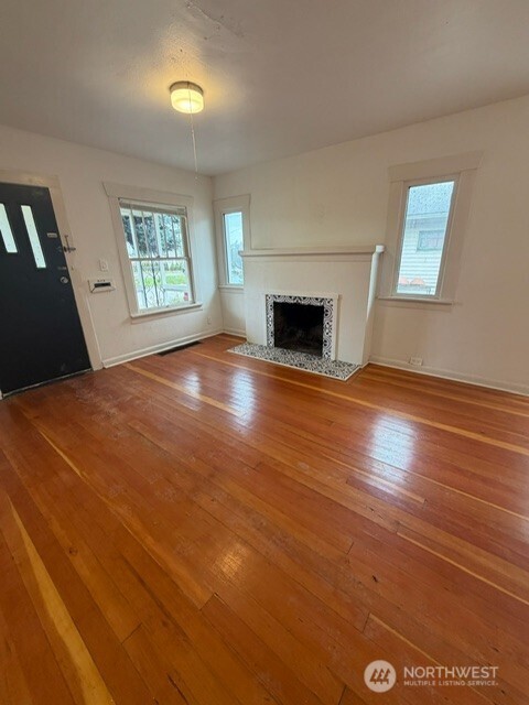 520 E Division Lane , Tacoma, WA 98404