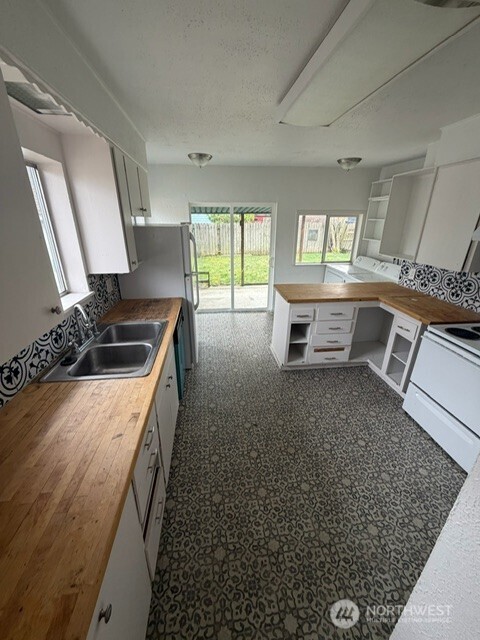 520 E Division Lane , Tacoma, WA 98404