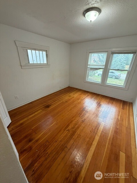 520 E Division Lane , Tacoma, WA 98404