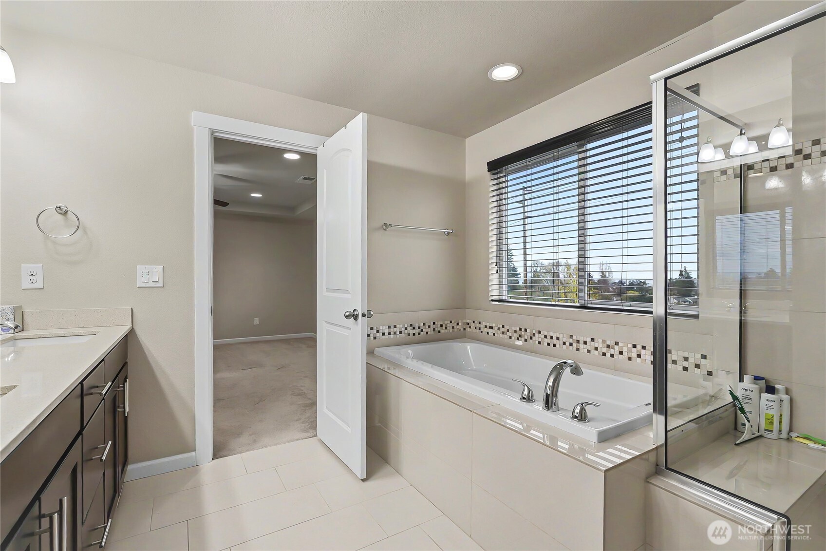 6013 S 302nd Street , Auburn, WA 98001