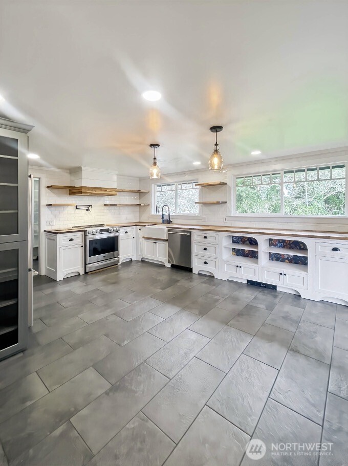 182 State Route 105 , Raymond, WA 98577