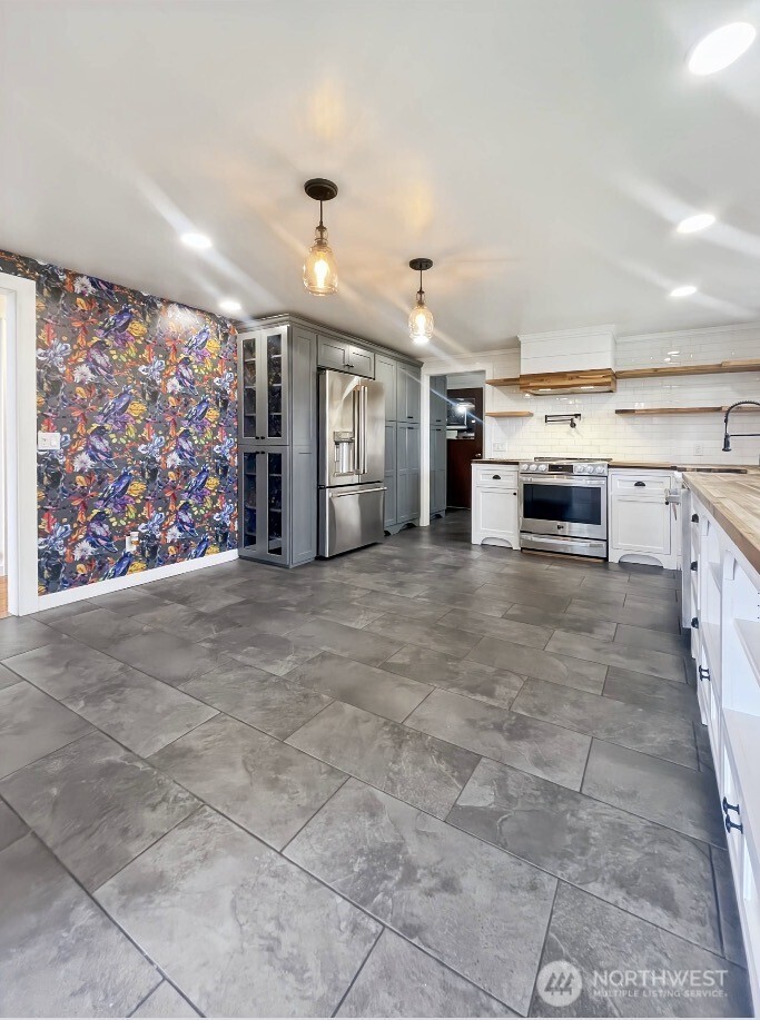 182 State Route 105 , Raymond, WA 98577