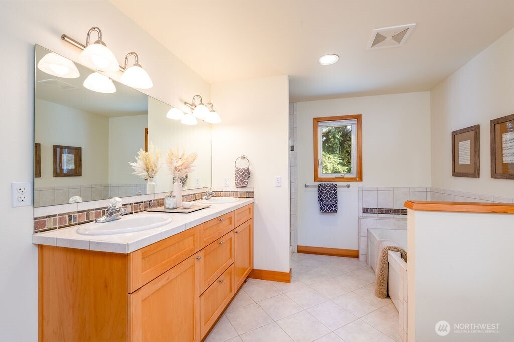 26 G Sound Place , Hat Island, WA 98206
