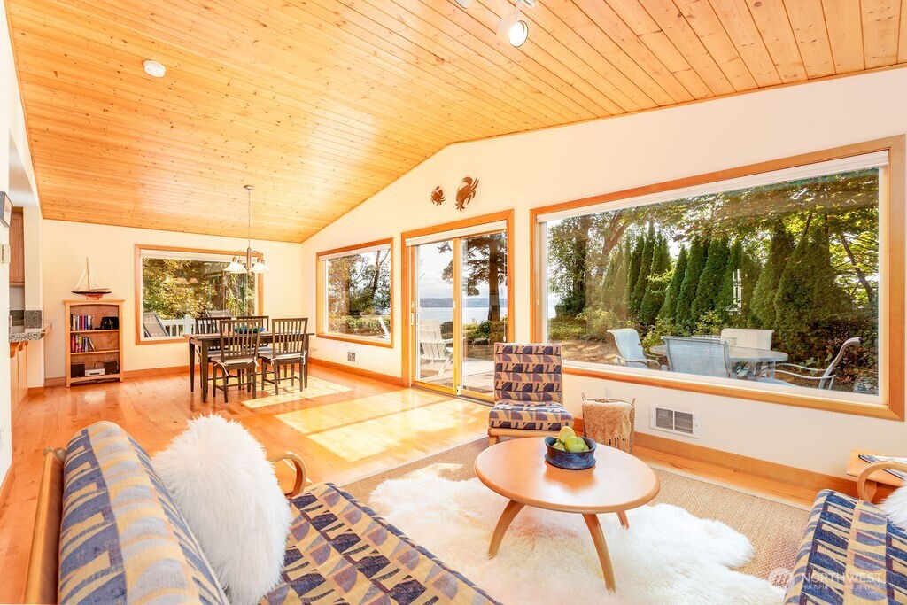 26 G Sound Place , Hat Island, WA 98206
