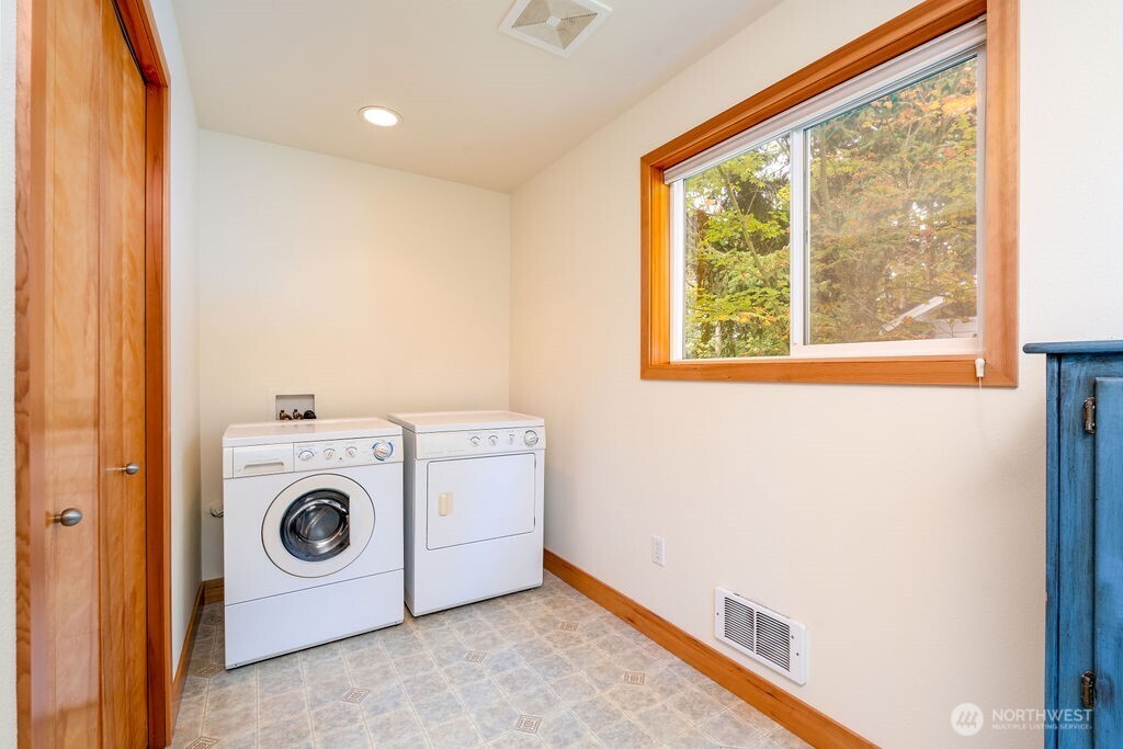26 G Sound Place , Hat Island, WA 98206
