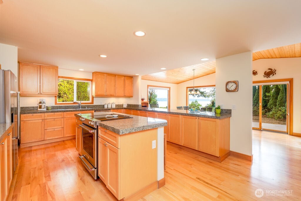 26 G Sound Place , Hat Island, WA 98206