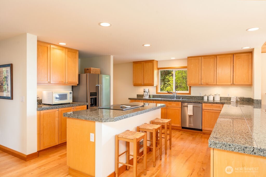 26 G Sound Place , Hat Island, WA 98206