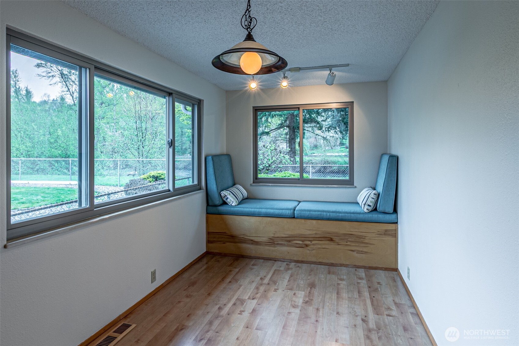 1808 Riverview Drive NE, Auburn, WA 98002