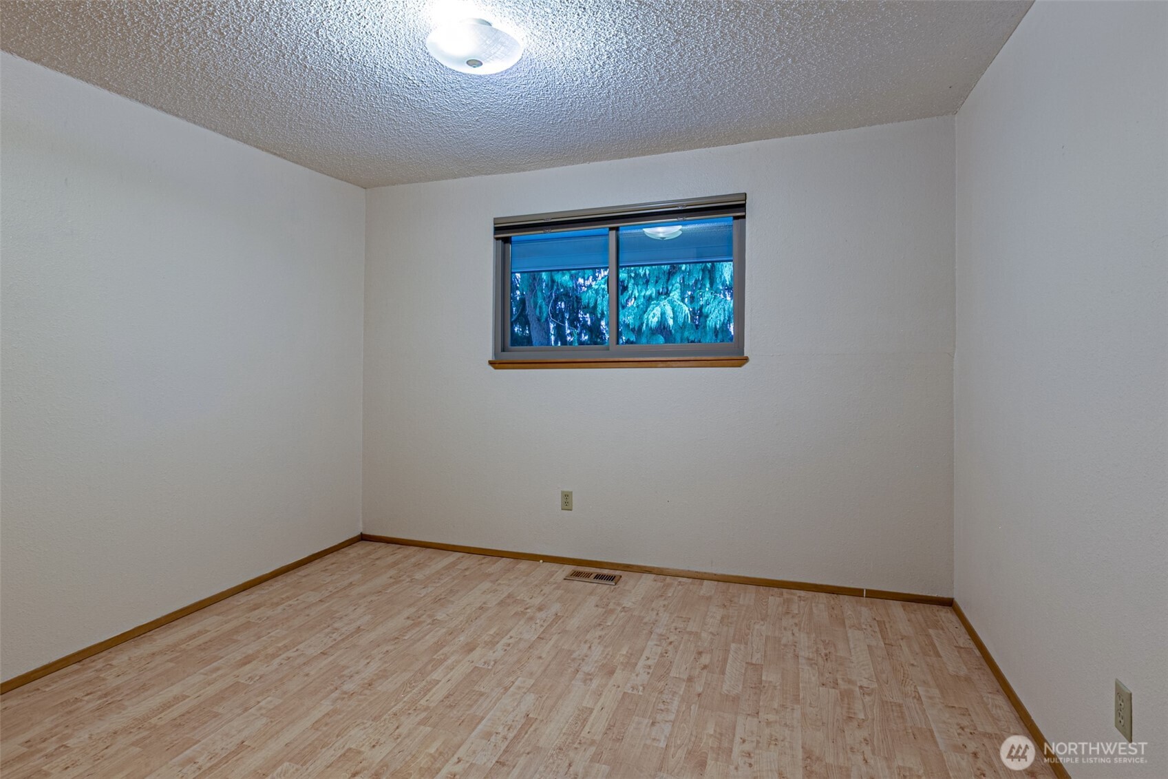 1808 Riverview Drive NE, Auburn, WA 98002