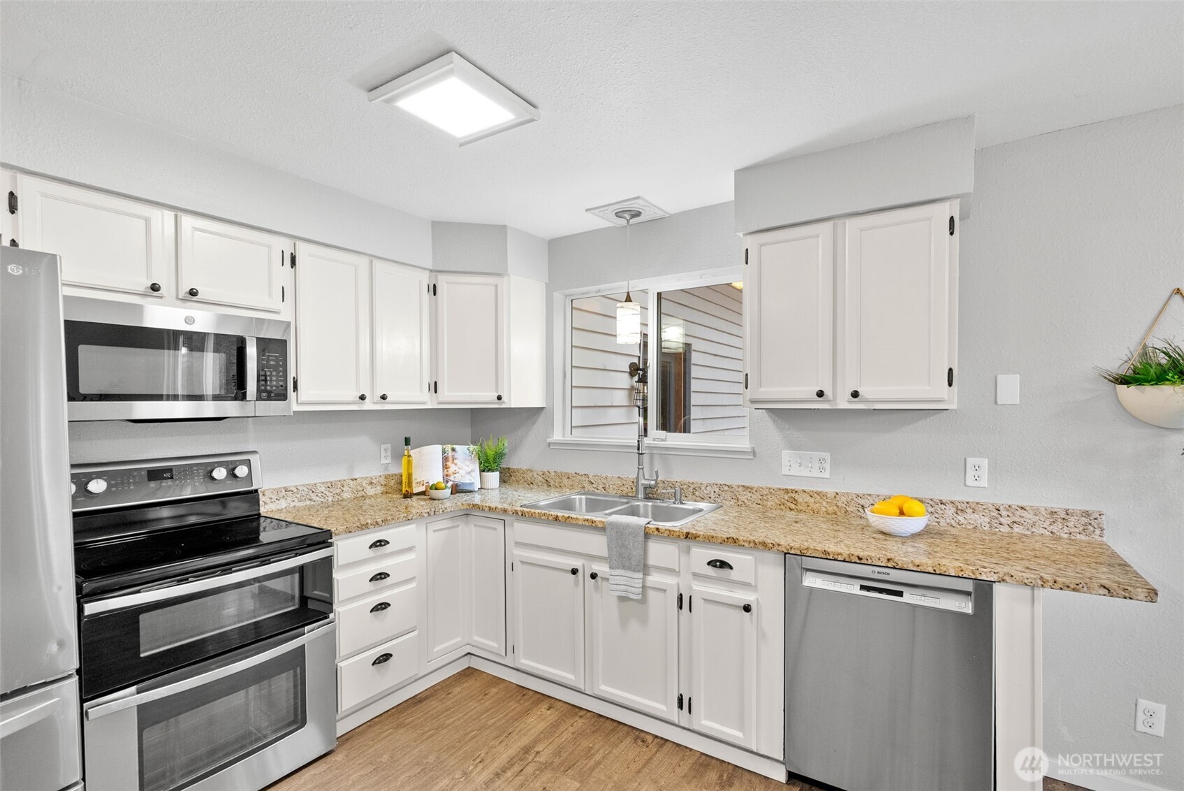 450 NE Riverhill Drive , Belfair, WA 98528