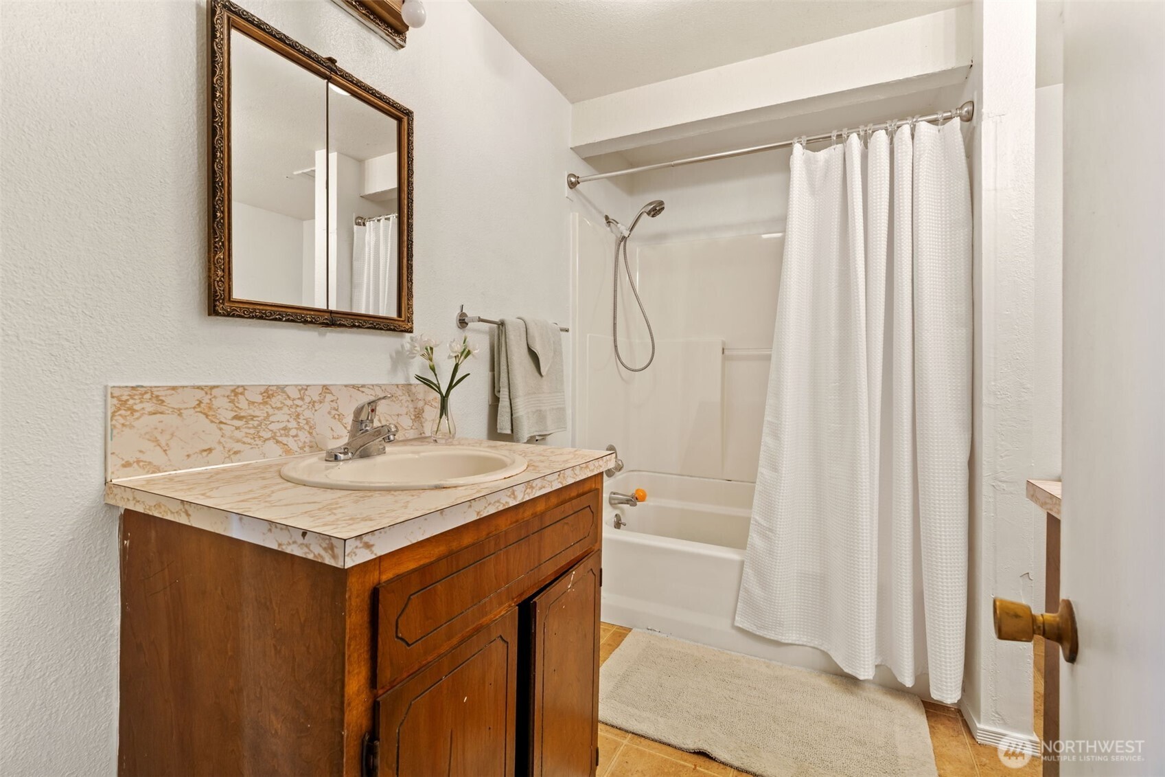 102 W Poplar Street , Shelton, WA 98584