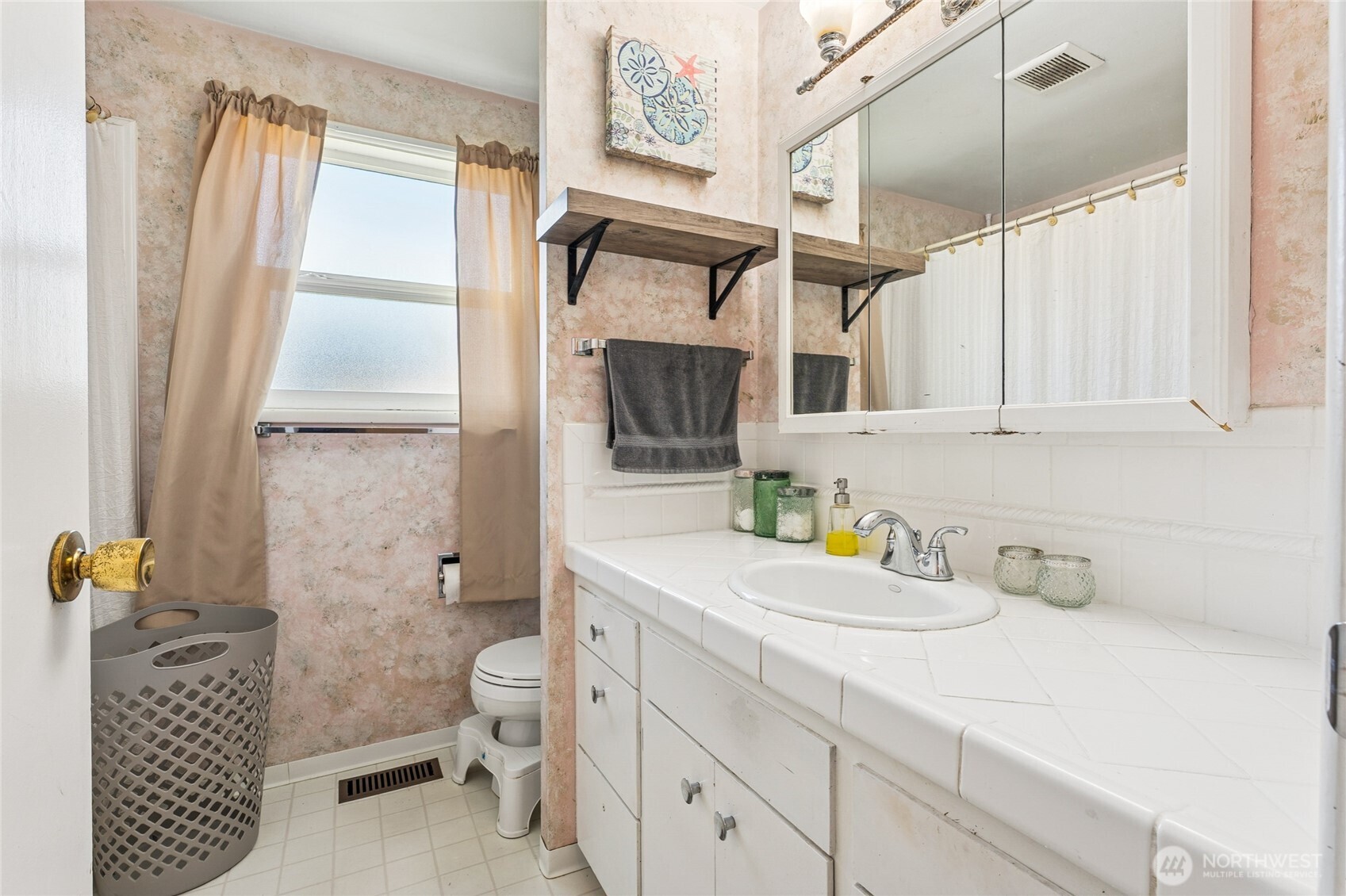 406 Dupont Avenue , Dupont, WA 98327