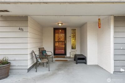 406 Dupont Avenue , Dupont, WA 98327 - Photo 2