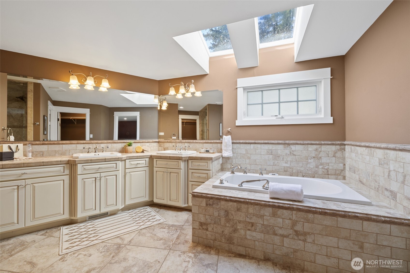 413 213th Place SE , Sammamish, WA 98074