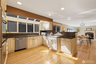 413 213th Place SE , Sammamish, WA 98074 - Photo 8