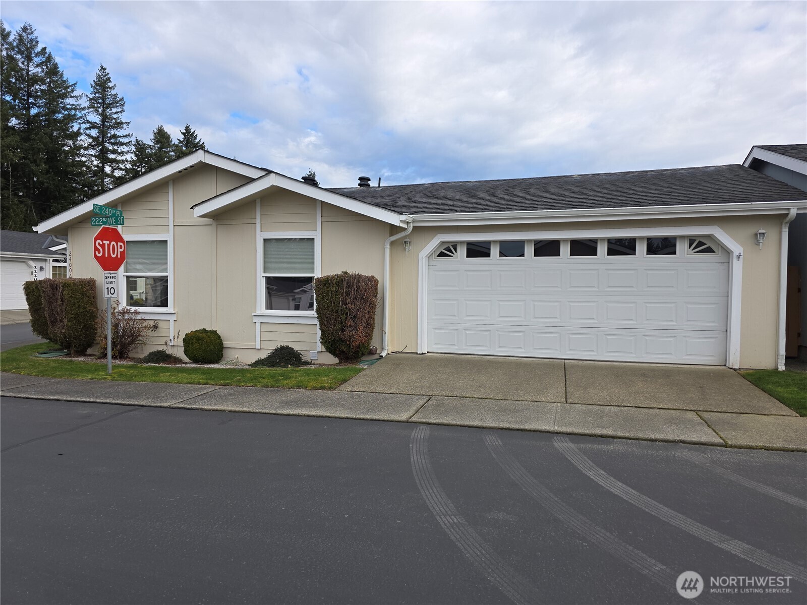 24006 222nd Avenue SE #16, Maple Valley, WA 98038-5880