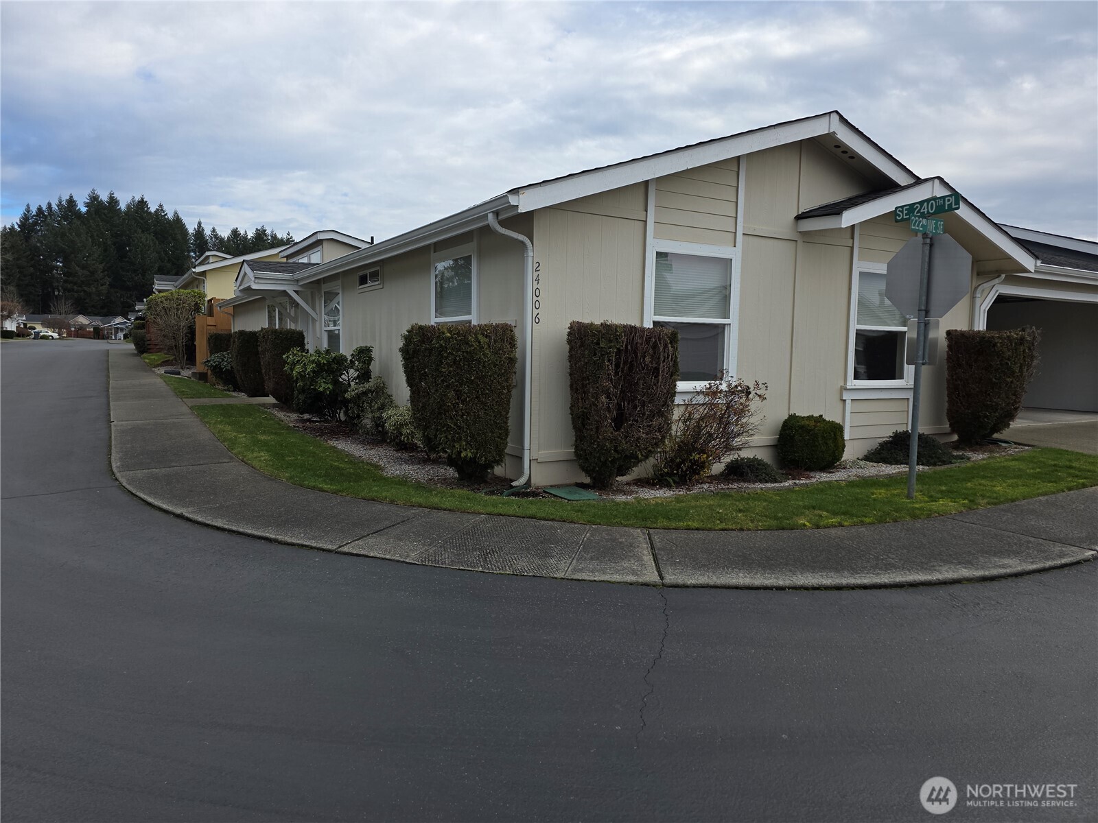 24006 222nd Avenue SE #16, Maple Valley, WA 98038-5880