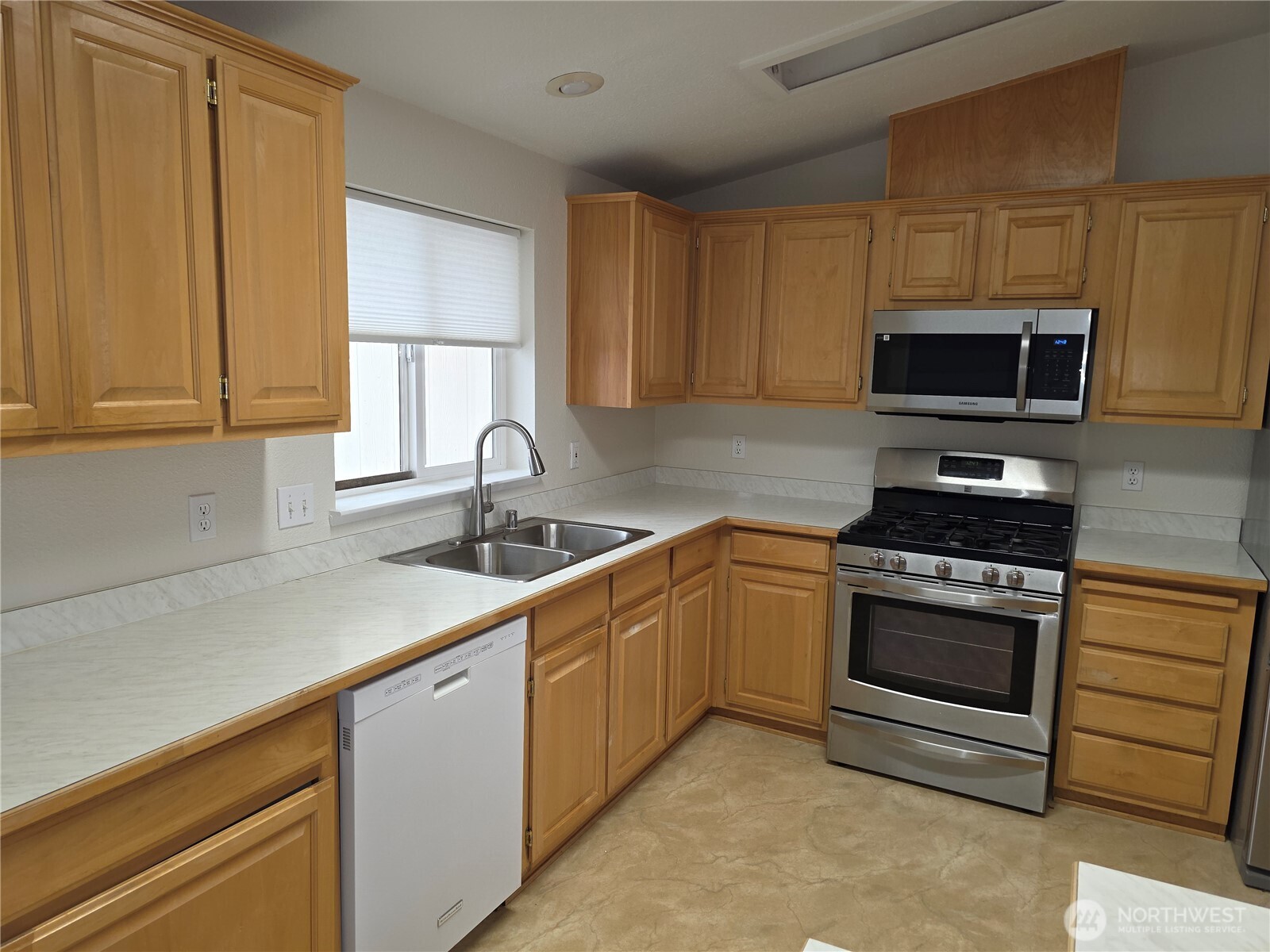 24006 222nd Avenue SE #16, Maple Valley, WA 98038-5880