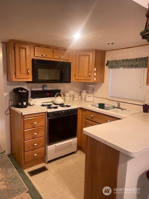 81 N Quinault Place , Hoodsport, WA 98548