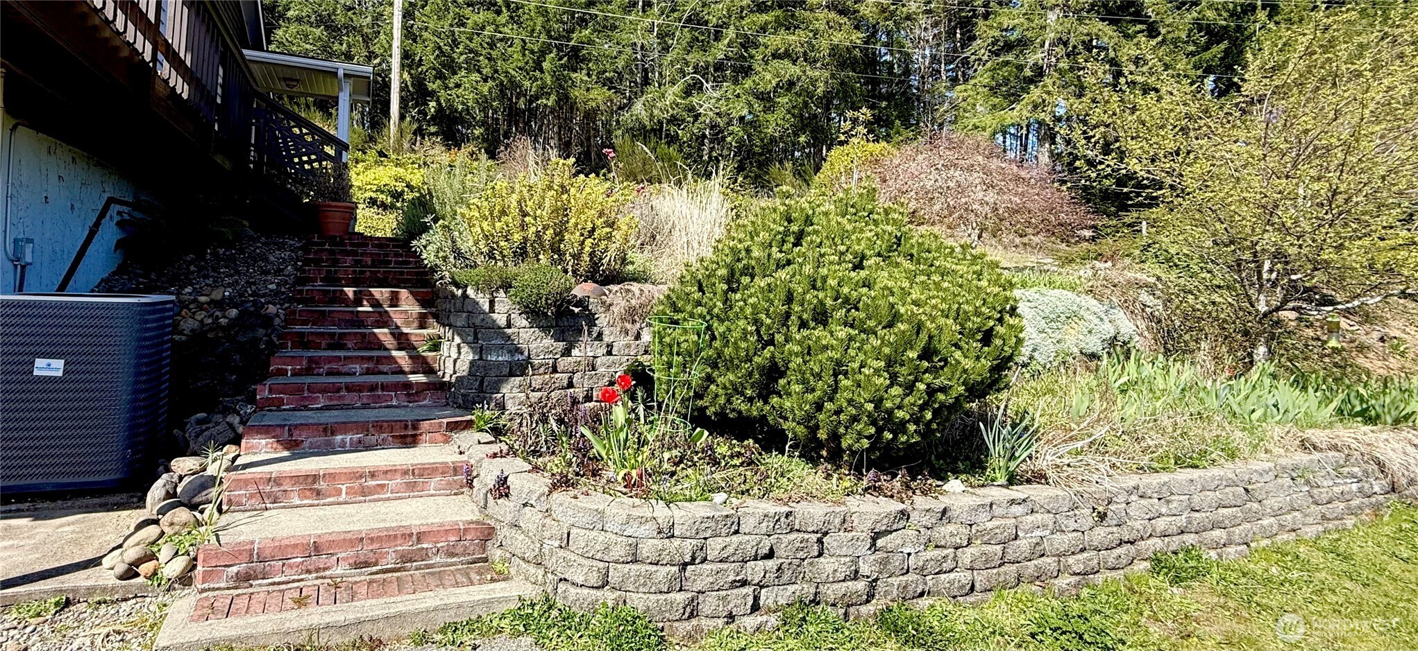 191 N North Hill Road , Hoodsport, WA 98548