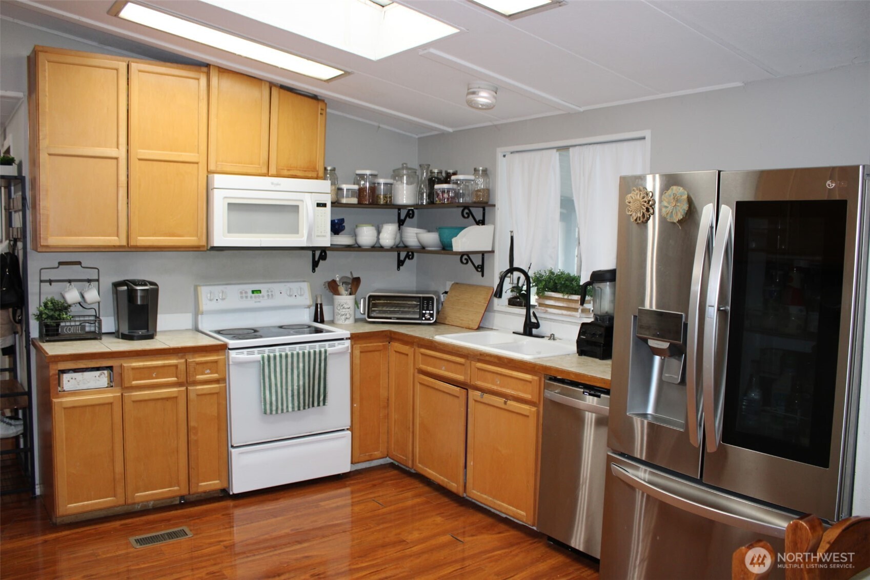 415 Lakeview #B1, Lynnwood, WA 98087