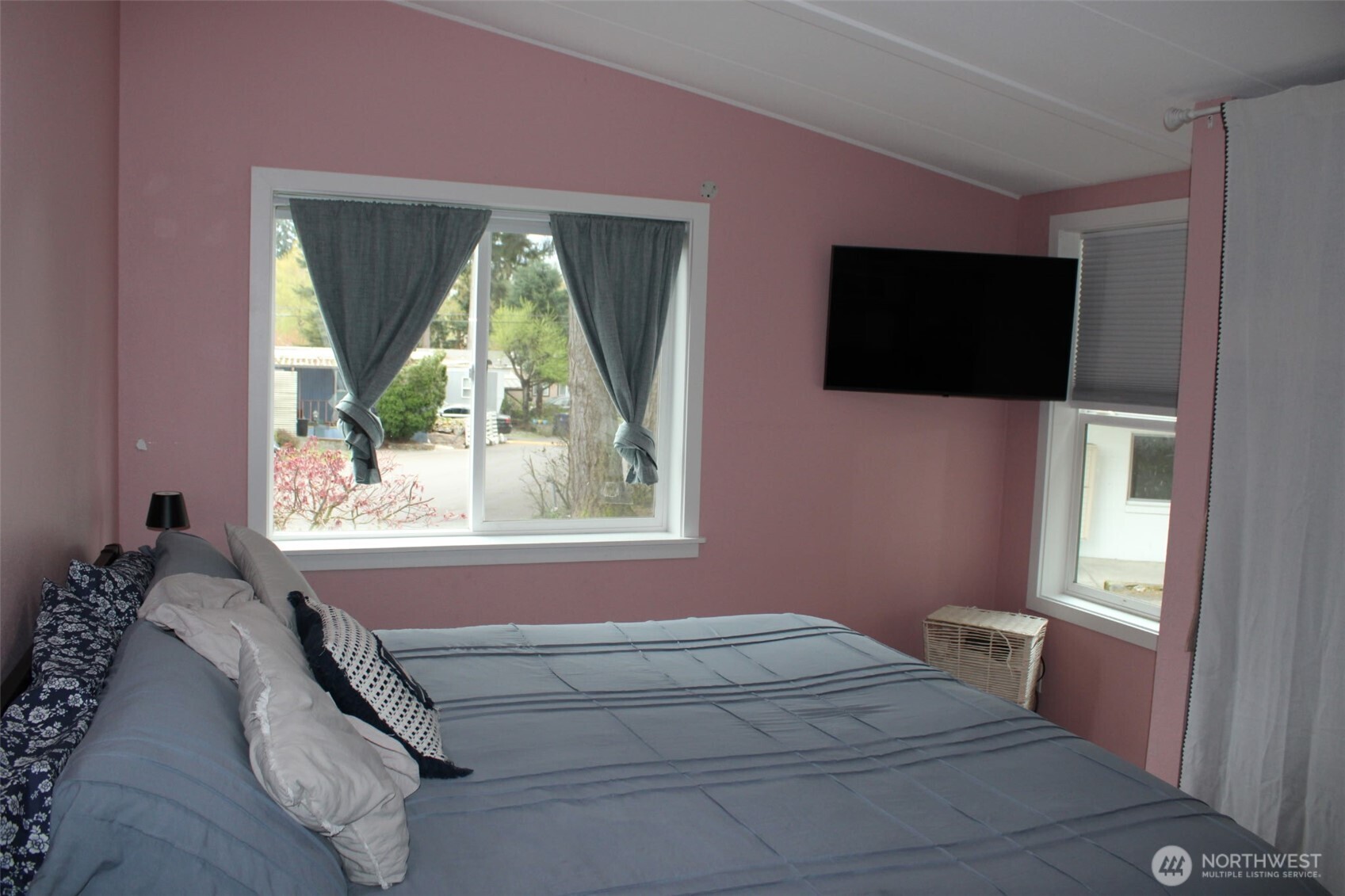 415 Lakeview #B1, Lynnwood, WA 98087