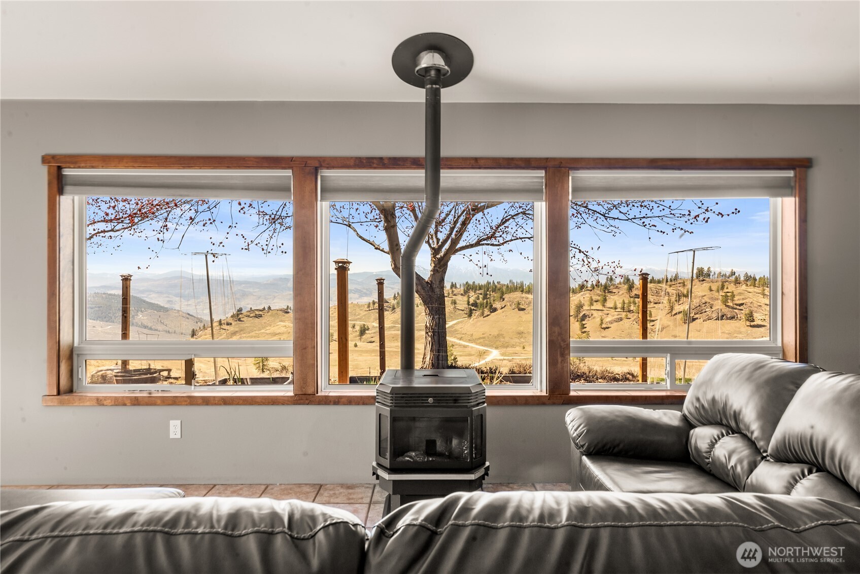 30 Tamarack Trail , Oroville, WA 98844