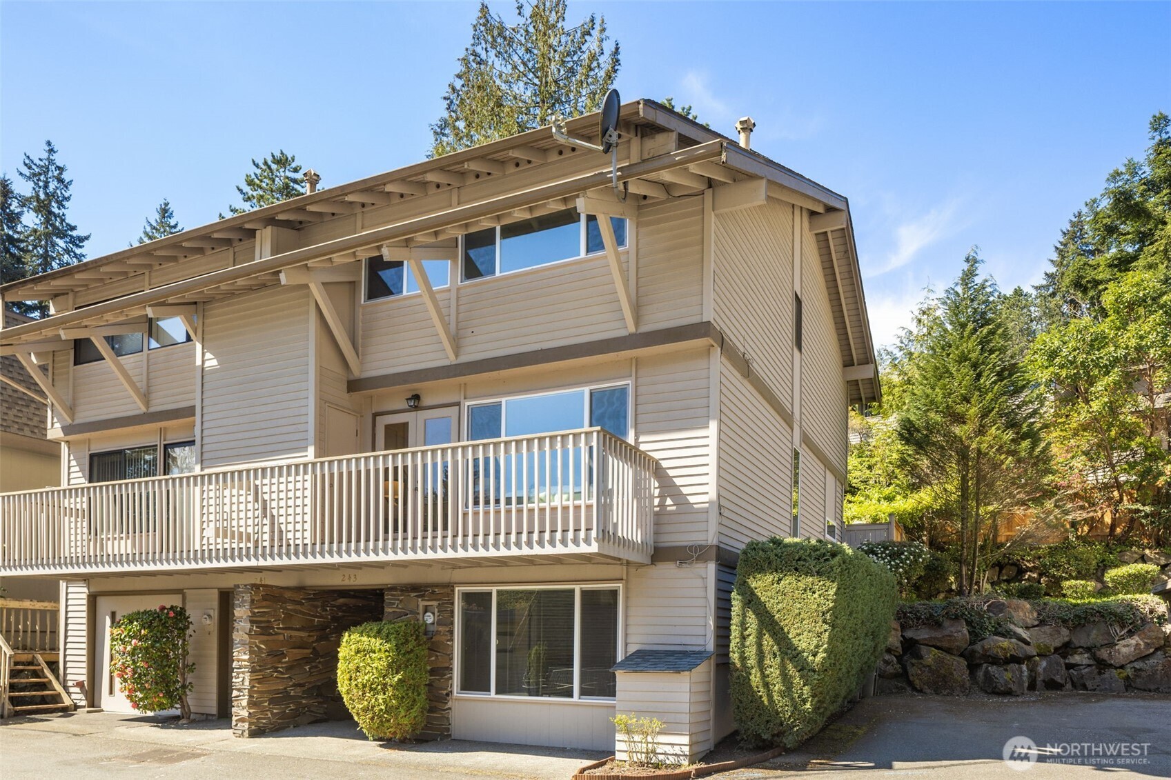 243 169th Avenue NE, Bellevue, WA 98008