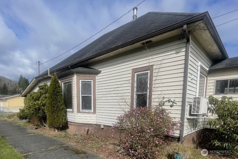 201 Emerson Avenue , Hoquiam, WA 98550