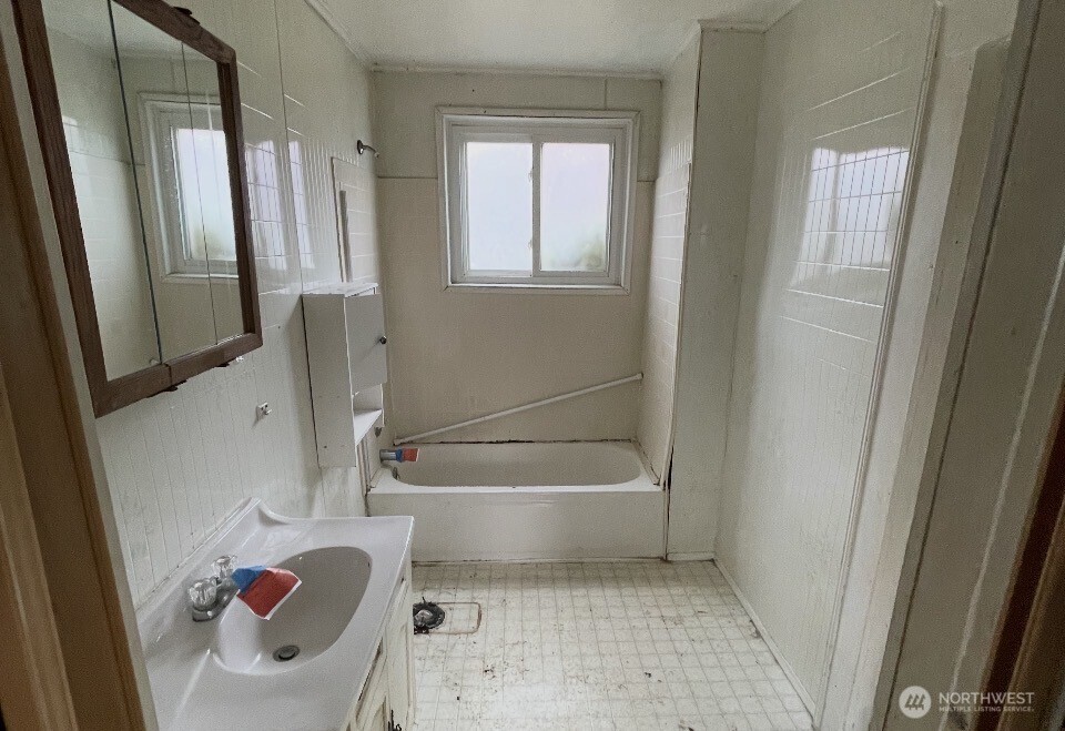 201 Emerson Avenue , Hoquiam, WA 98550