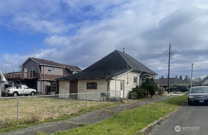 201 Emerson Avenue , Hoquiam, WA 98550