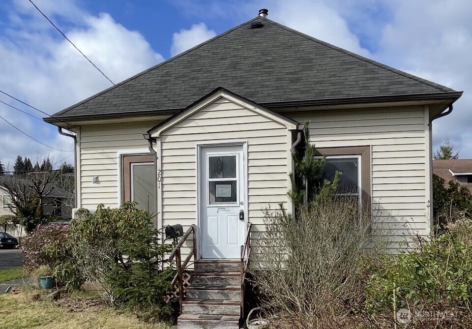 201 Emerson Avenue , Hoquiam, WA 98550