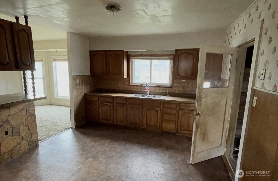 201 Emerson Avenue , Hoquiam, WA 98550