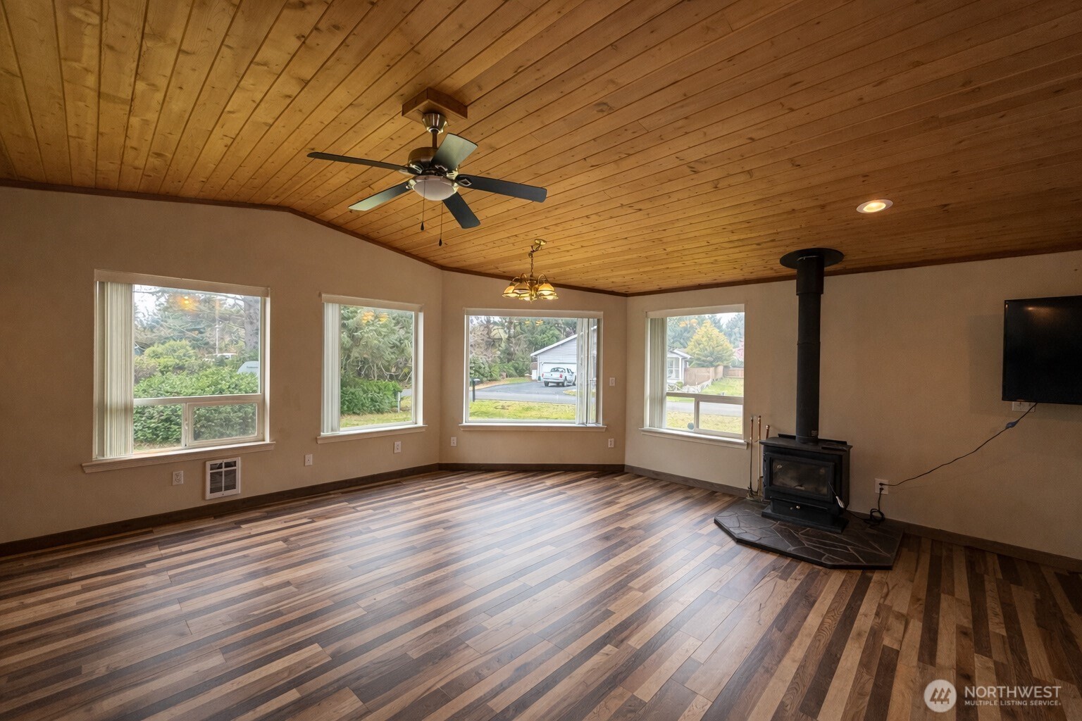 329 Sextans Avenue SW, Ocean Shores, WA 98569