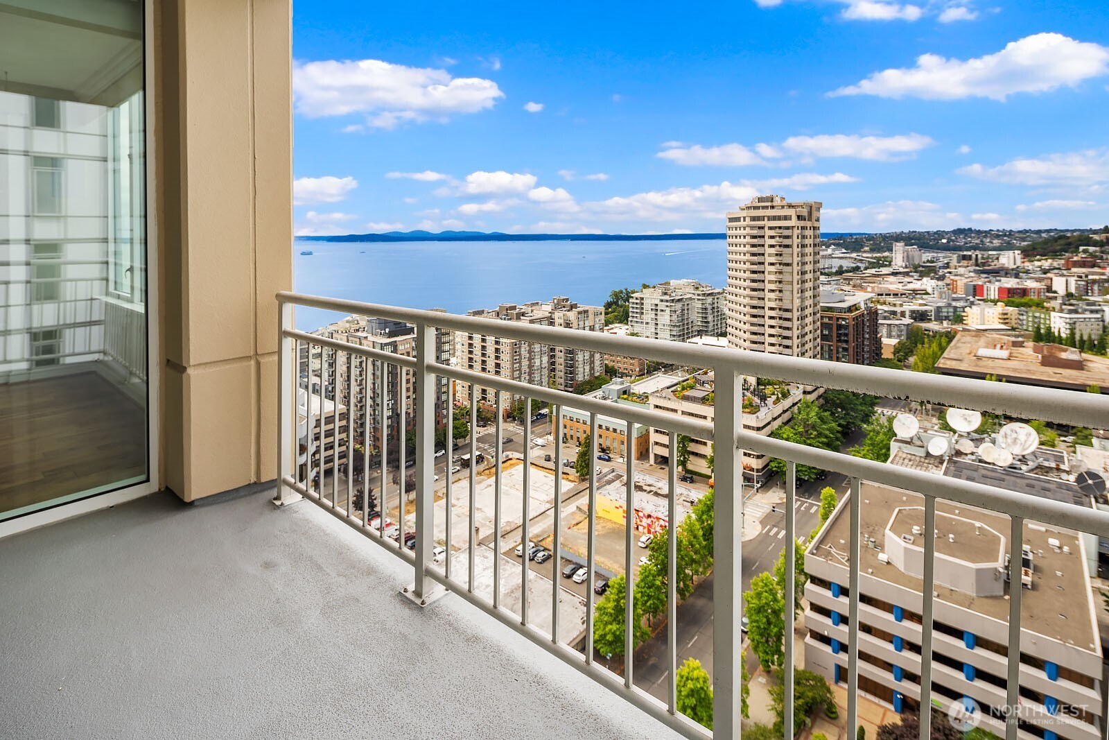 2600 2nd Avenue #2501, Seattle, WA 98121