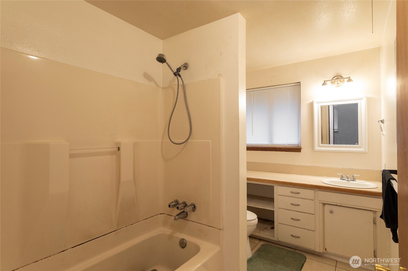 1620 E Columbia Avenue , Tacoma, WA 98404