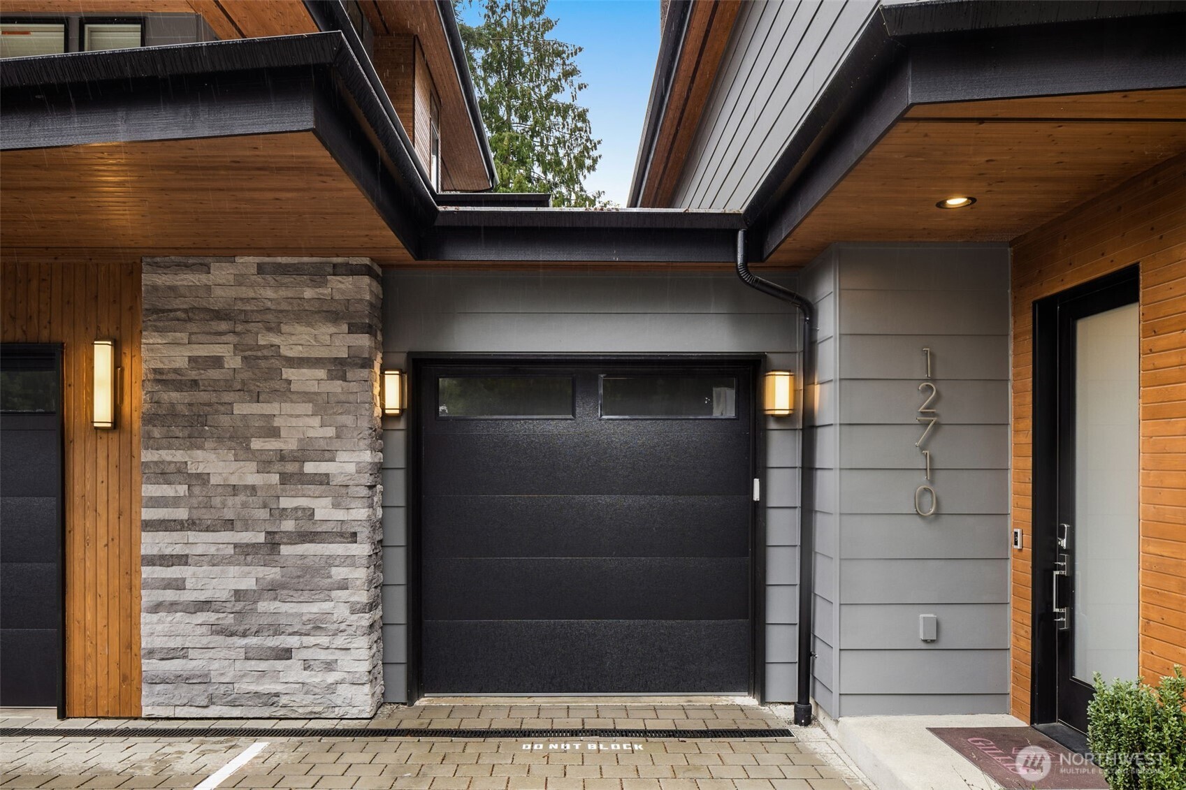 12710 NE 72nd Street , Kirkland, WA 98033