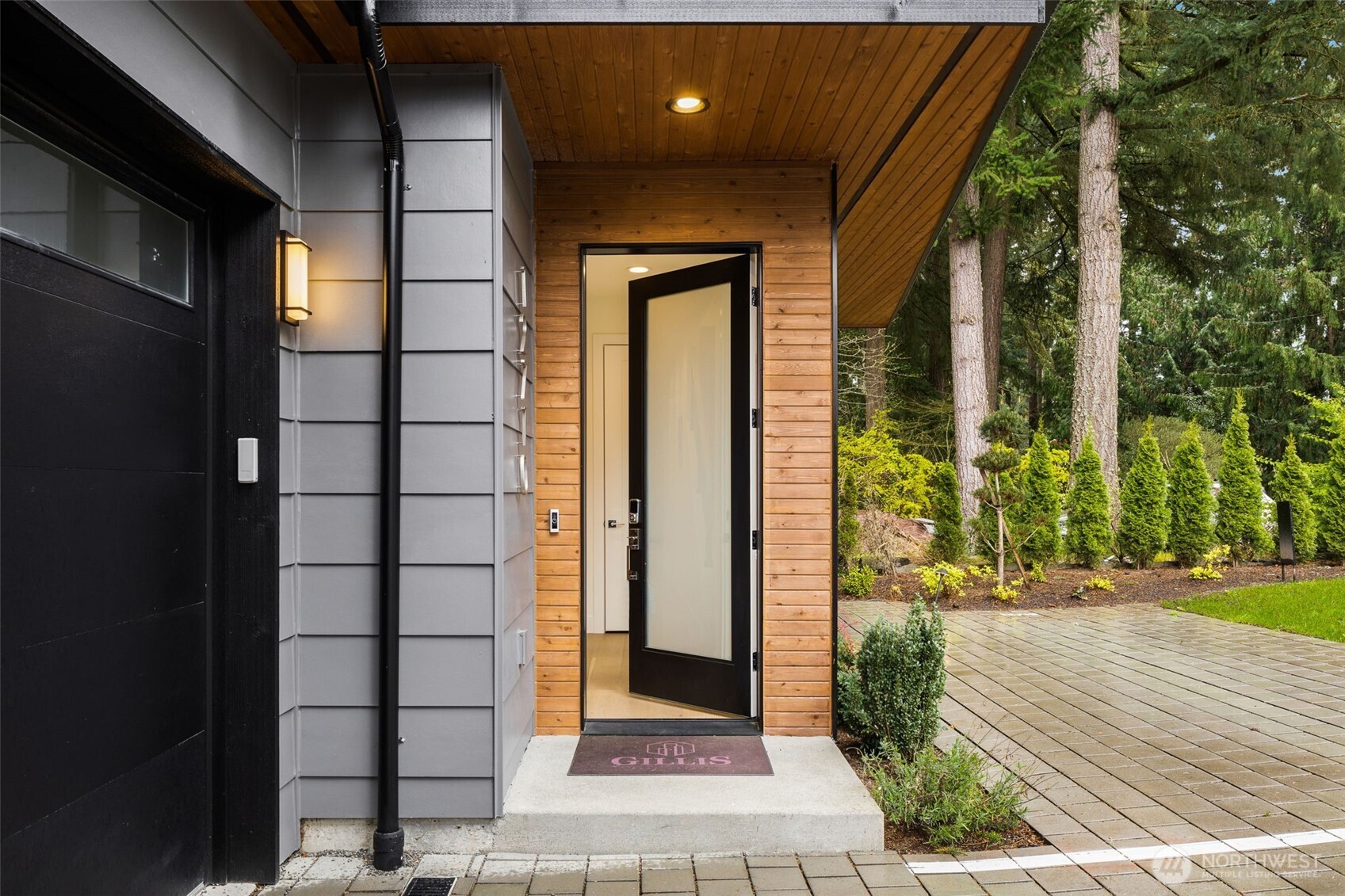 12710 NE 72nd Street , Kirkland, WA 98033