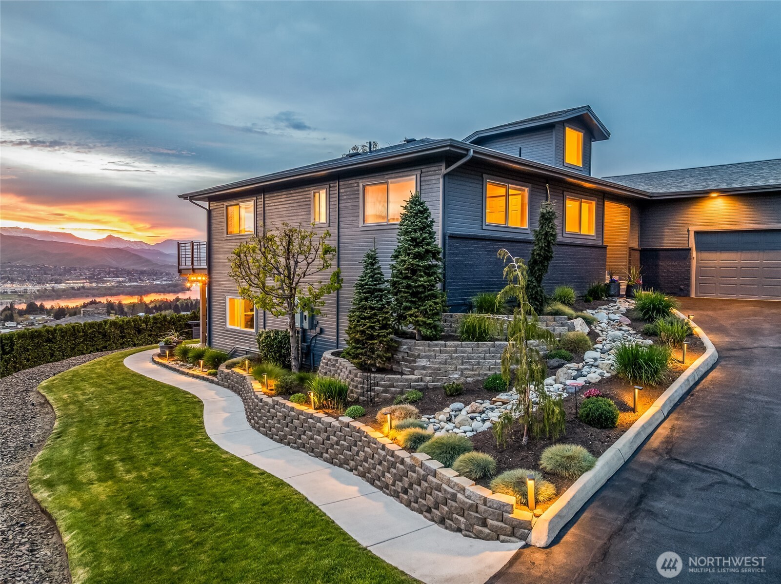 521 23rd Street NE, East Wenatchee, WA 98802
