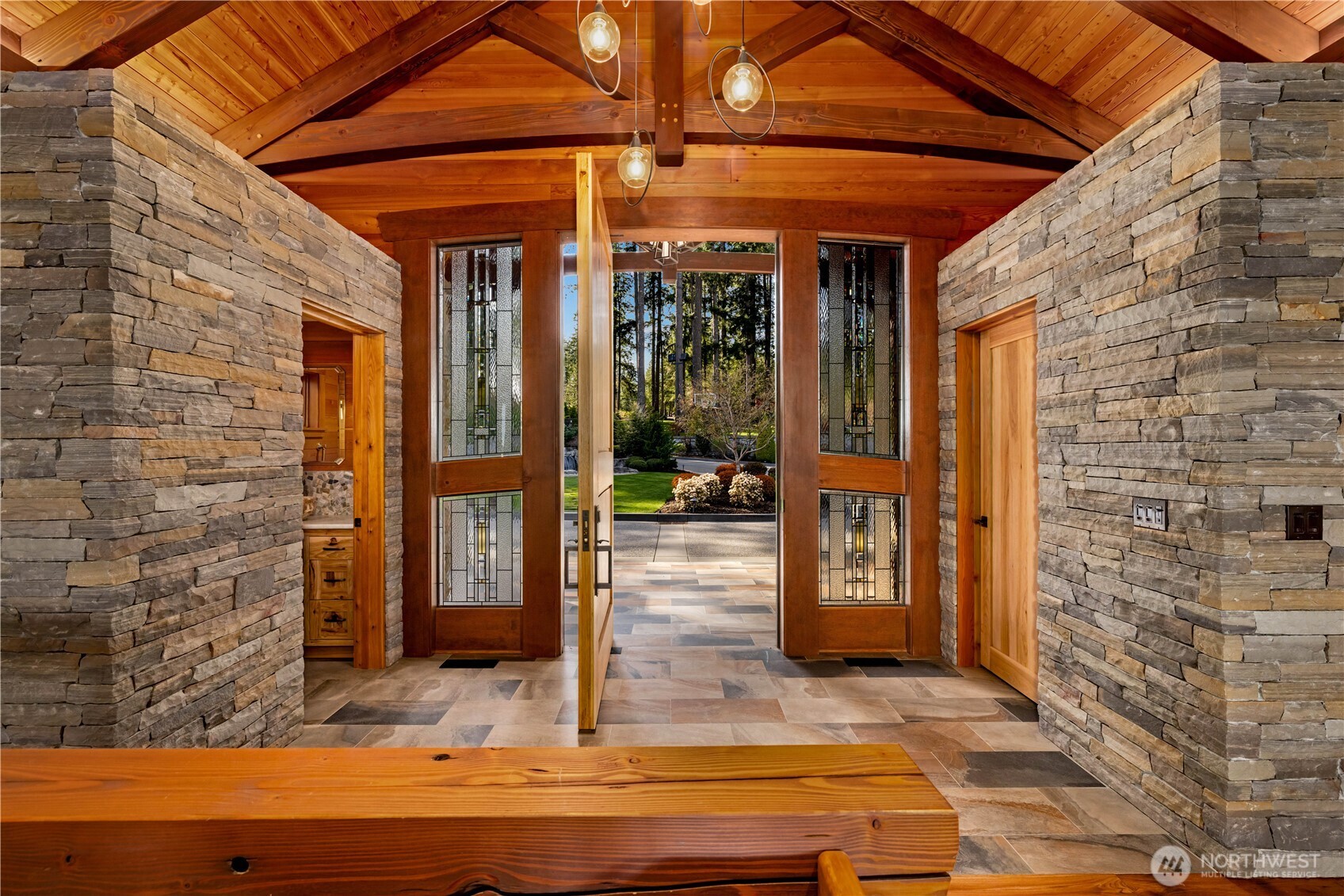 560 E Cronquist Road , Allyn, WA 98524