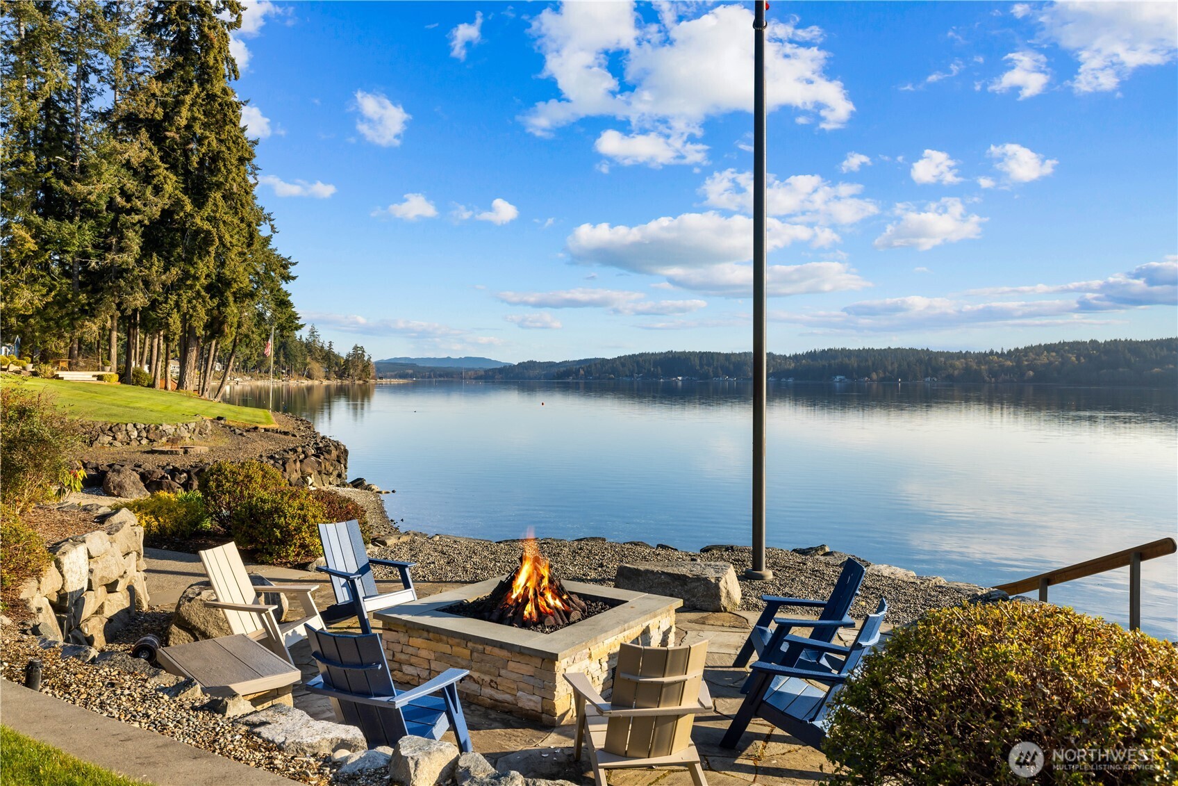 560 E Cronquist Road , Allyn, WA 98524