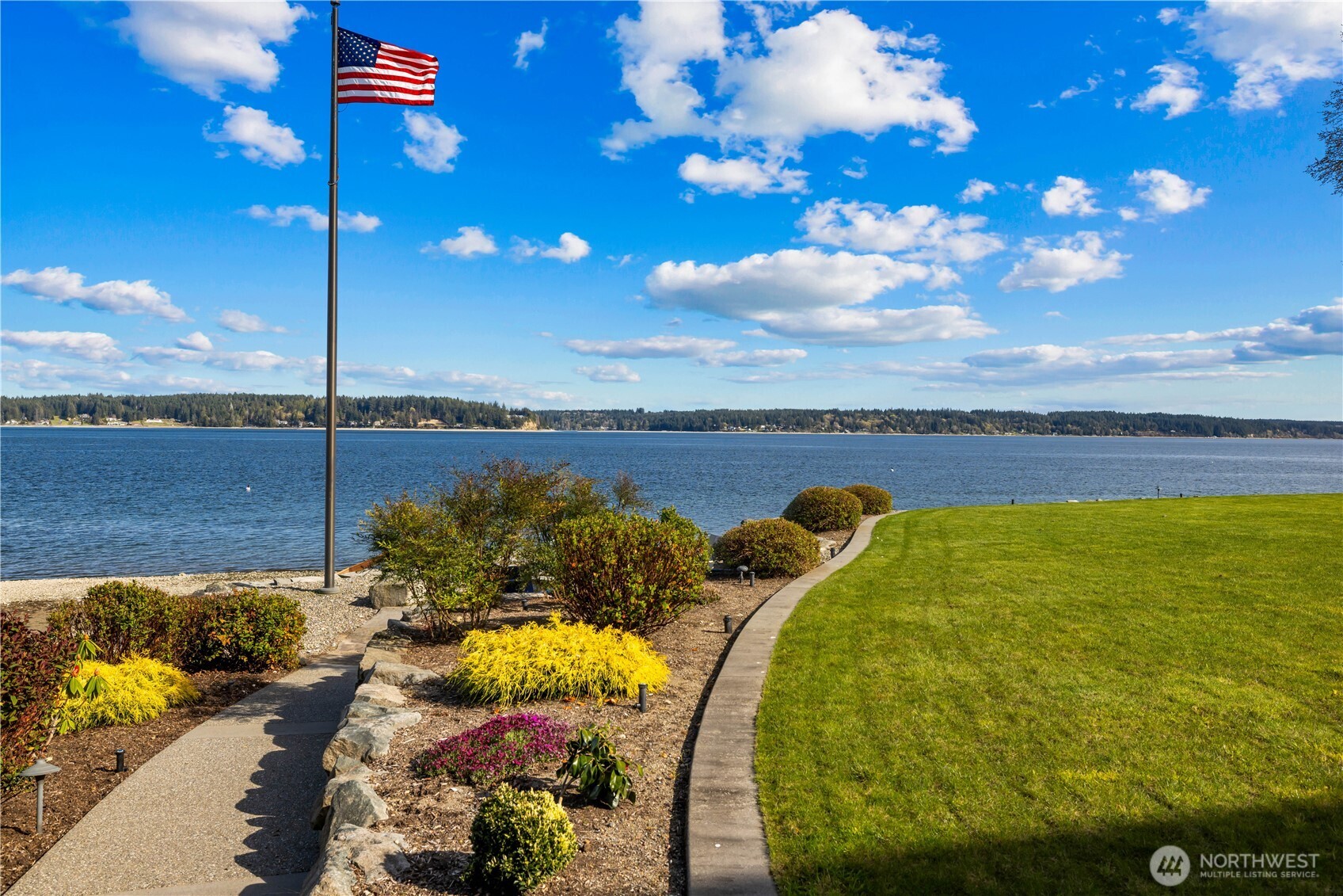 560 E Cronquist Road , Allyn, WA 98524