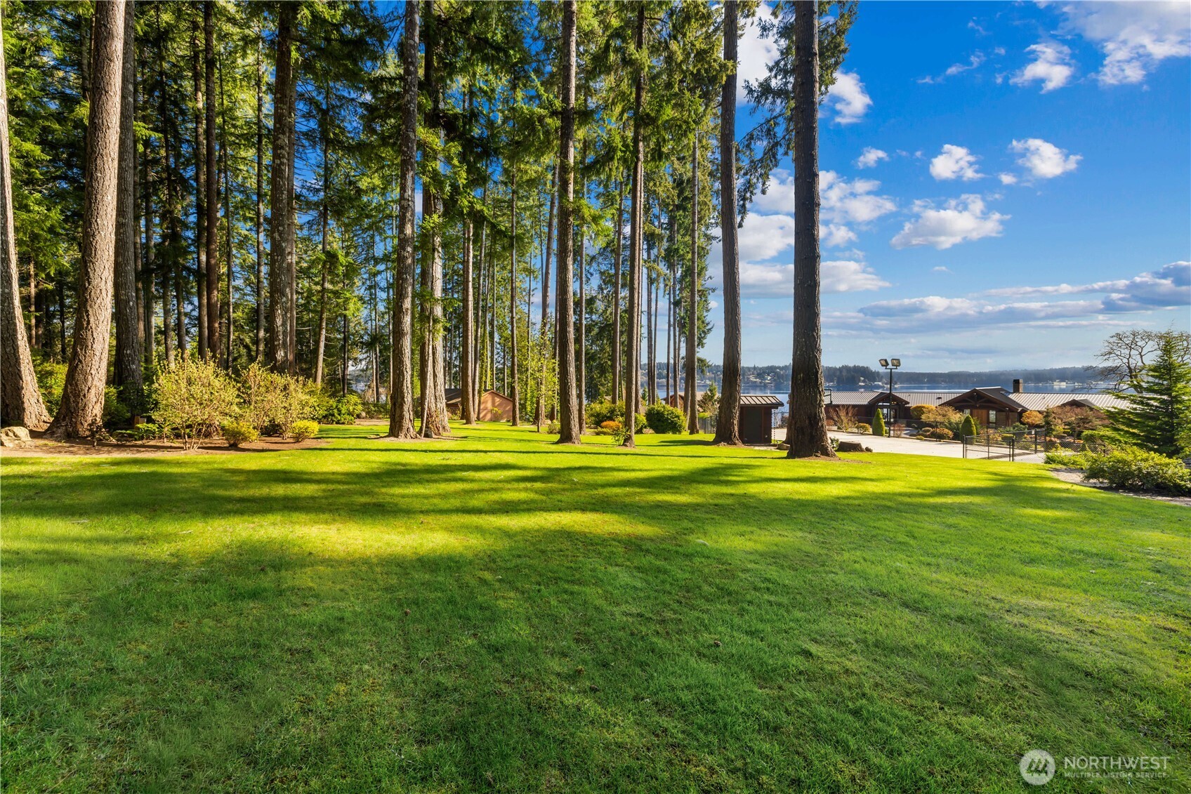 560 E Cronquist Road , Allyn, WA 98524