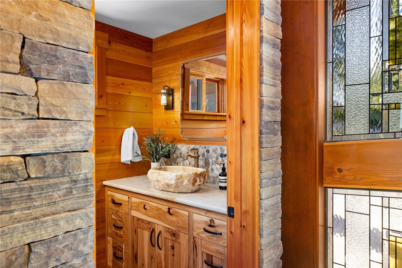 560 E Cronquist Road , Allyn, WA 98524