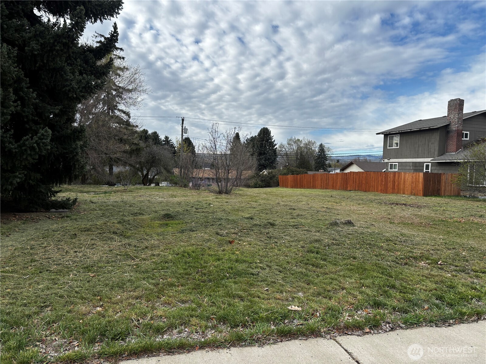 1106 E 2nd Avenue , Ellensburg, WA 98926