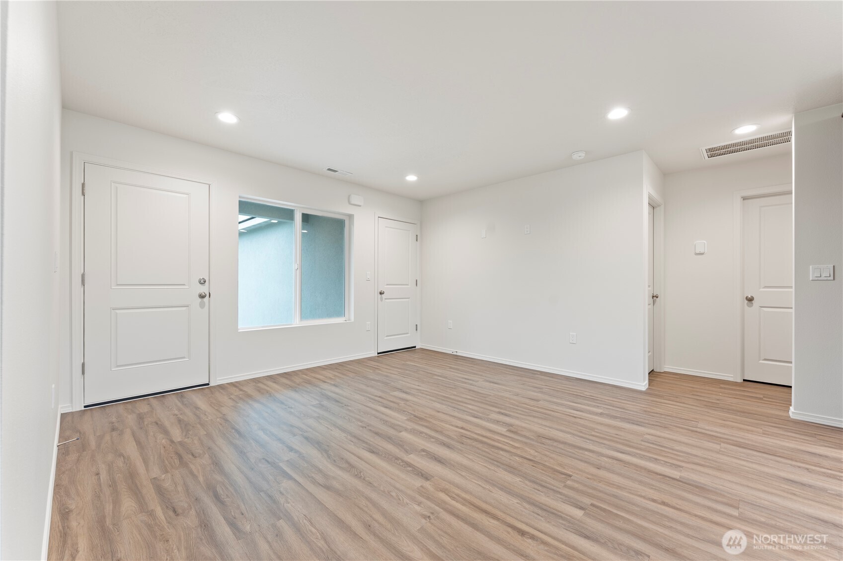 102 Poplar Street NE, Royal City, WA 99357