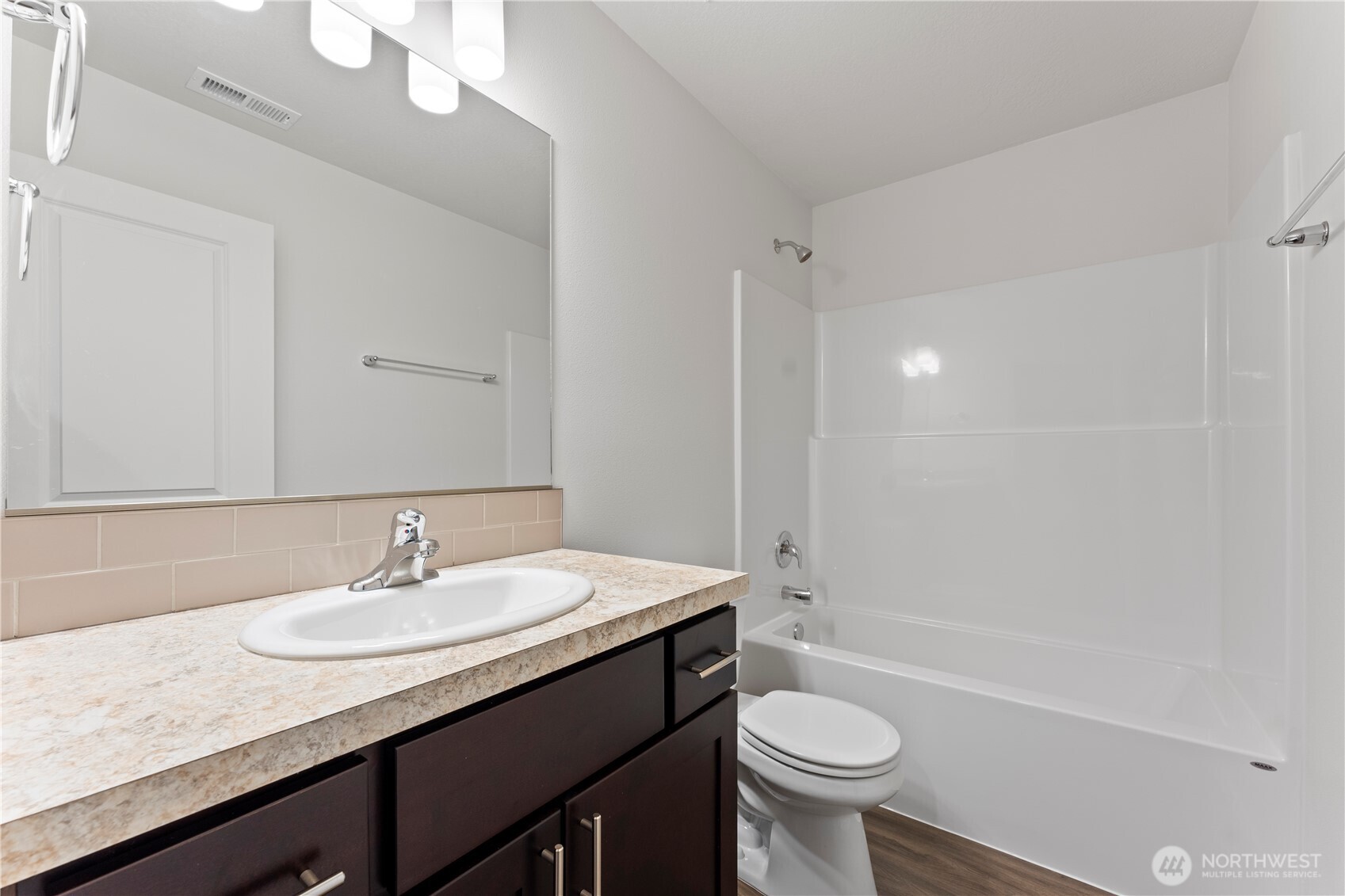 102 Poplar Street NE, Royal City, WA 99357