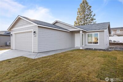 223 Poplar Street NE, Royal City, WA 99357 - Photo 1