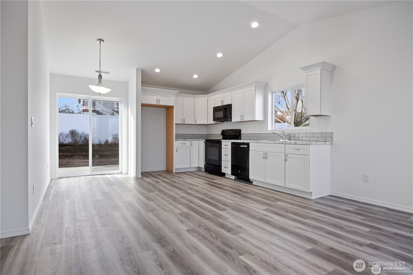 223 Poplar Street NE, Royal City, WA 99357