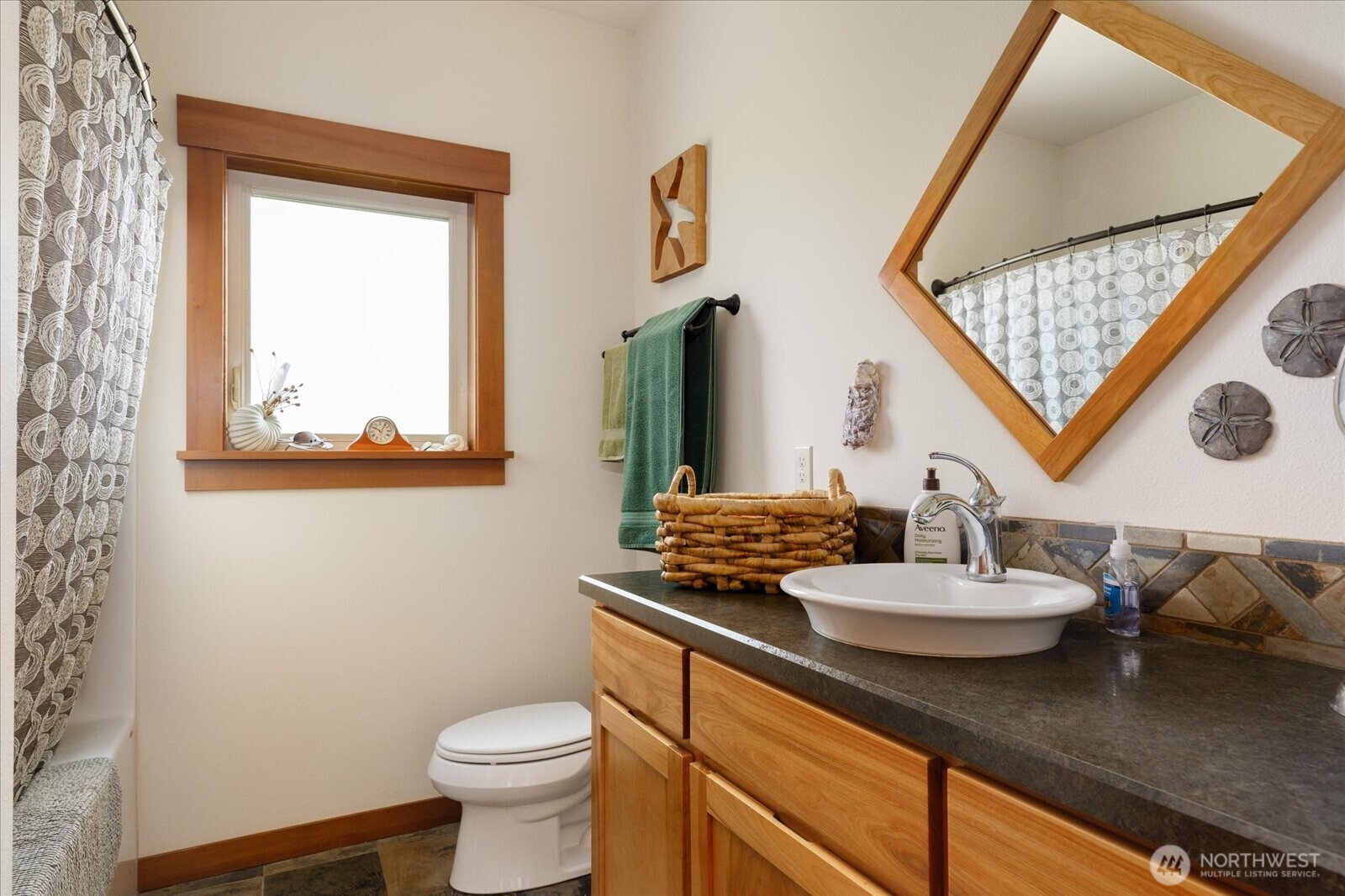 710 Zylstra Road , Coupeville, WA 98239